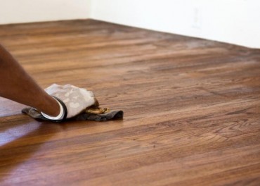 quitar rayones del piso de madera
